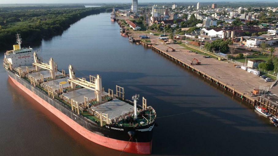 El Centro de Monitoreo de la Hidrovía registró el paso de más de mil barcos en tres meses - Agritotal