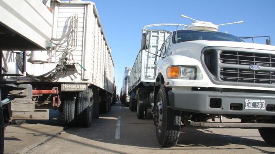 El flete camionero argentino, más caro que en Brasil y EE. UU - Agritotal